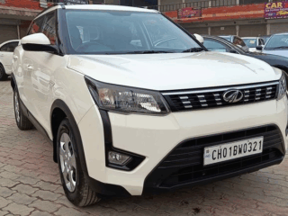 Xuv 300  w6  9781117555